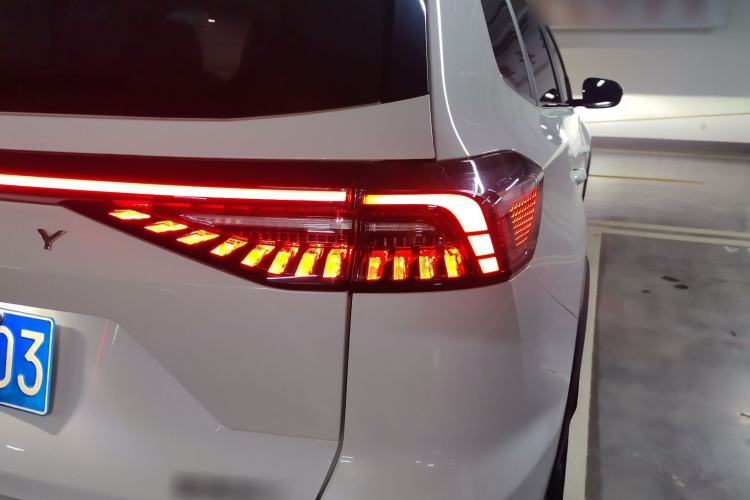 Used Chery Tiggo 8 PRO 2024 Champion Edition 390T Two-Wheel Drive Peak Version 5 Seats Right Rear Taillight