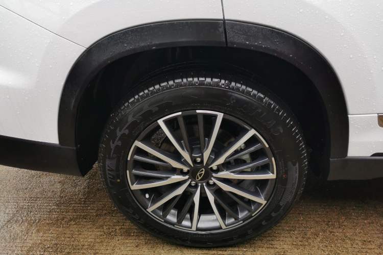 Used Chery Tiggo 8 PRO 2024 Champion Edition 290T Two-Wheel Drive Peak Version 5 Seats Right Rear Wheel Hub
