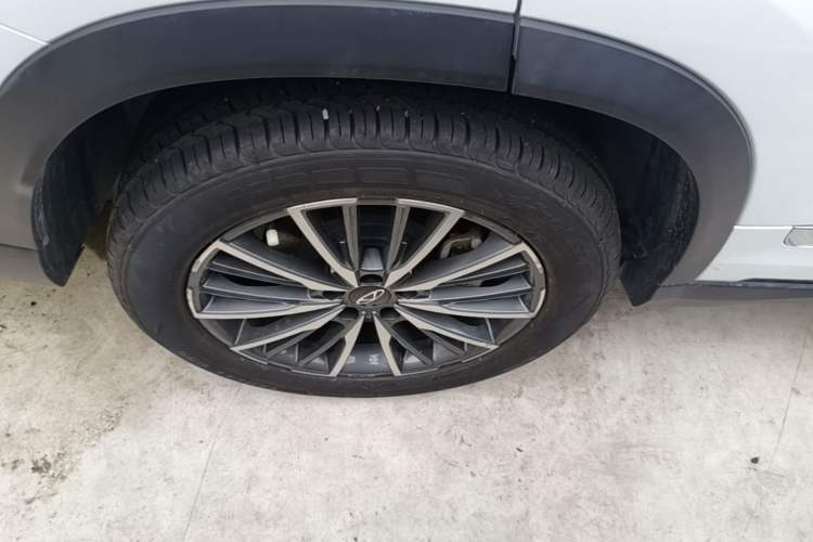 Used Chery Tiggo 8 PRO 2024 Champion Edition 290T Two-Wheel Drive Shining Version 7 Seats Right Rear Wheel Hub