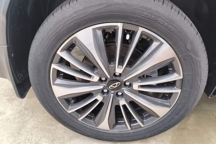 Used Chery Tiggo 8 PRO 2024 Champion Edition 390T Two-Wheel Drive Peak Version 5 Seats Right Rear Wheel Hub