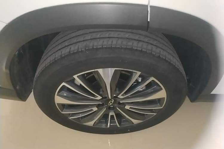 Used Chery Tiggo 8 PRO 2024 Champion Edition 390T Two-Wheel Drive Peak Version 5 Seats Right Rear Wheel Hub