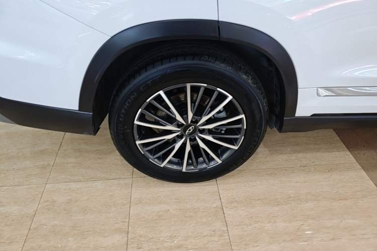 Used Chery Tiggo 8 PRO 2024 Champion Edition 290T Two-Wheel Drive Peak Version 5 Seats Right Rear Wheel Hub