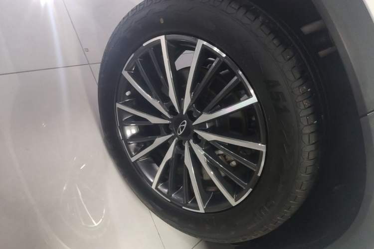 Used Chery Tiggo 8 PRO 2024 Champion Edition 290T Two-Wheel Drive Shining Version 5 Seats Right Rear Wheel Hub
