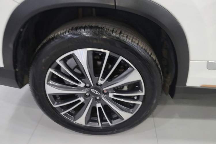 Used Chery Tiggo 8 PRO 2024 Champion Edition 390T Two-Wheel Drive Peak Version 5 Seats Right Rear Wheel Hub