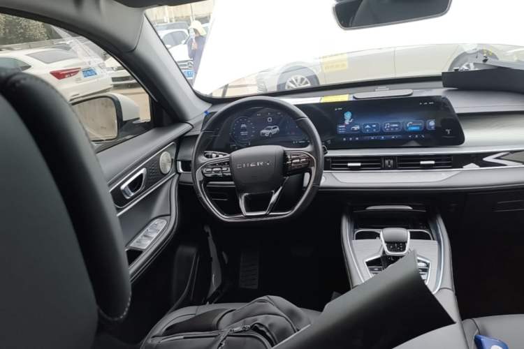 Used Chery Tiggo 8 PRO 2024 Champion Edition 290T Two-Wheel Drive Shining Version 7 Seats Steering Wheel