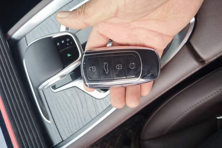 Used Chery Tiggo 8 PRO 2024 Champion Edition 390T Two-Wheel Drive Peak Version 7 Seats Vehicle Key