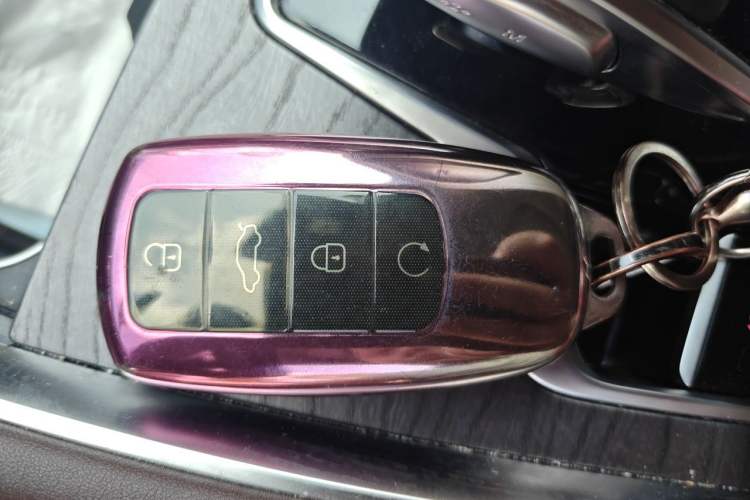Used Chery Tiggo 8 PRO 2024 Champion Edition 390T Two-Wheel Drive Peak Version 5 Seats Vehicle Key