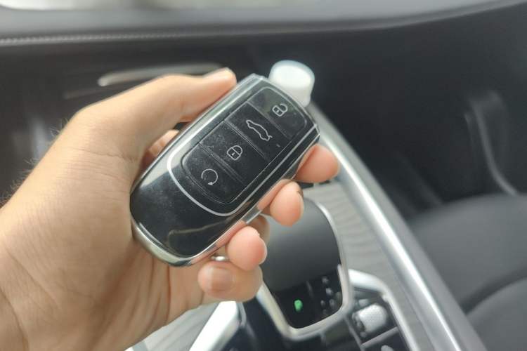 Used Chery Tiggo 8 PRO 2024 Champion Edition 290T Two-Wheel Drive Shining Version 5 Seats Vehicle Key