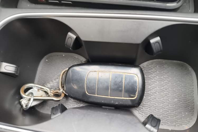 Used Chery Tiggo 8 PRO 2024 Champion Edition 290T Two-Wheel Drive Shining Version 7 Seats Vehicle Key
