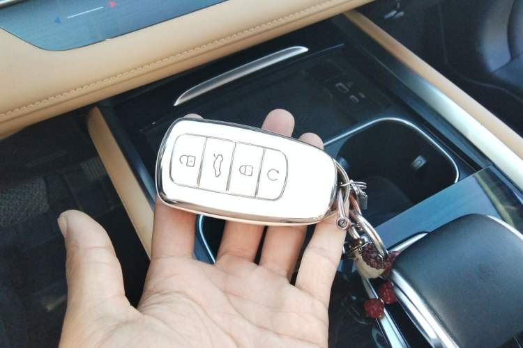 Used Chery Tiggo 8 PRO 2024 Champion Edition 390T Two-Wheel Drive Peak Version 7 Seats Vehicle Key