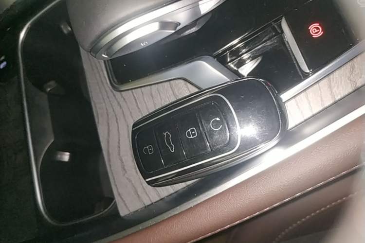 Used Chery Tiggo 8 PRO 2024 Champion Edition 390T Two-Wheel Drive Peak Version 5 Seats Vehicle Key