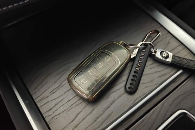 Used Chery Tiggo 8 PRO 2024 Champion Edition 290T Two-Wheel Drive Shining Version 5 Seats Vehicle Key