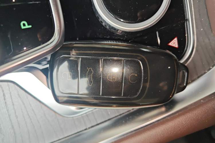 Used Chery Tiggo 8 PRO 2024 Champion Edition 290T Two-Wheel Drive Peak Version 7 Seats Vehicle Key
