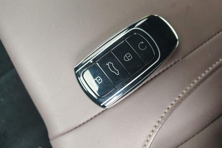 Used Chery Tiggo 8 PRO 2024 Champion Edition 390T Two-Wheel Drive Peak Version 5 Seats Vehicle Key