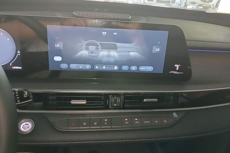 Used Chery Tiggo 8 PRO 2025 290T Two-Wheel-Drive Luxury Edition Audio And AC Panel