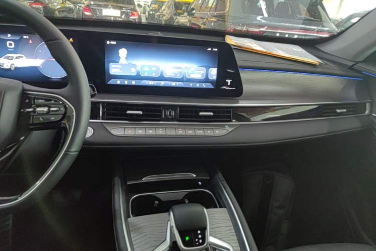 Used Chery Tiggo 8 PRO 2025 290T Two-Wheel-Drive Luxury Edition Audio And AC Panel