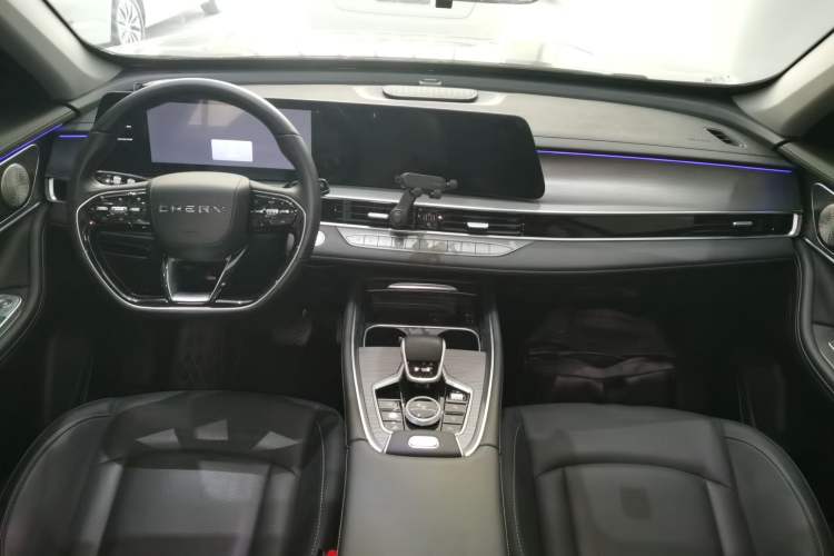 Used Chery Tiggo 8 PRO 2025 290T Two-Wheel-Drive Luxury Edition Center Console