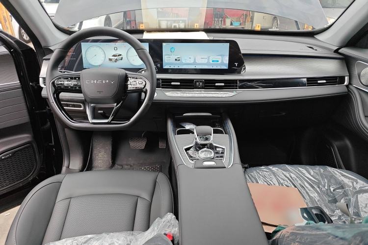 Used Chery Tiggo 8 PRO 2025 290T Two-Wheel-Drive Luxury Edition Center Console