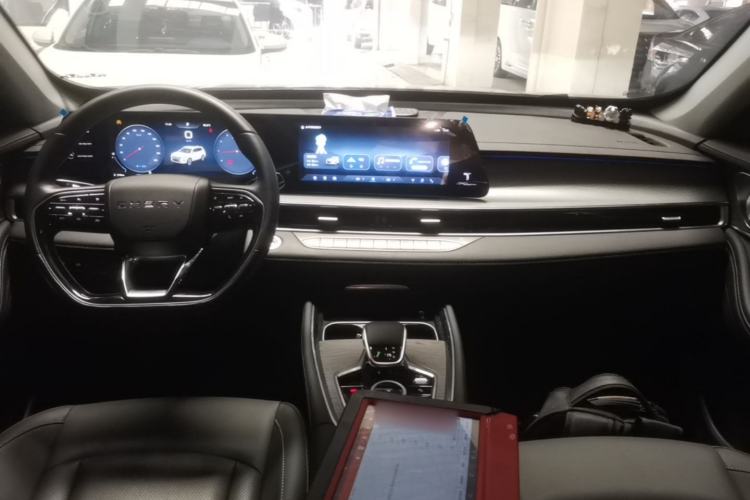 Used Chery Tiggo 8 PRO 2025 290T Two-Wheel-Drive Luxury Edition Center Console