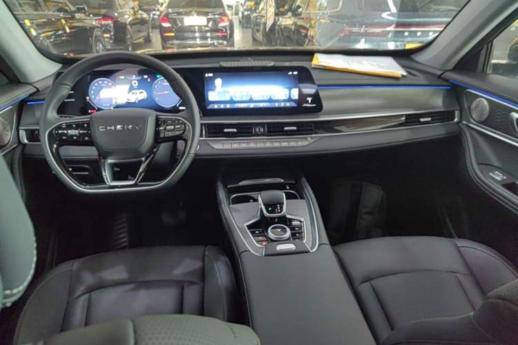 Used Chery Tiggo 8 PRO 2025 290T Two-Wheel-Drive Luxury Edition Center Console