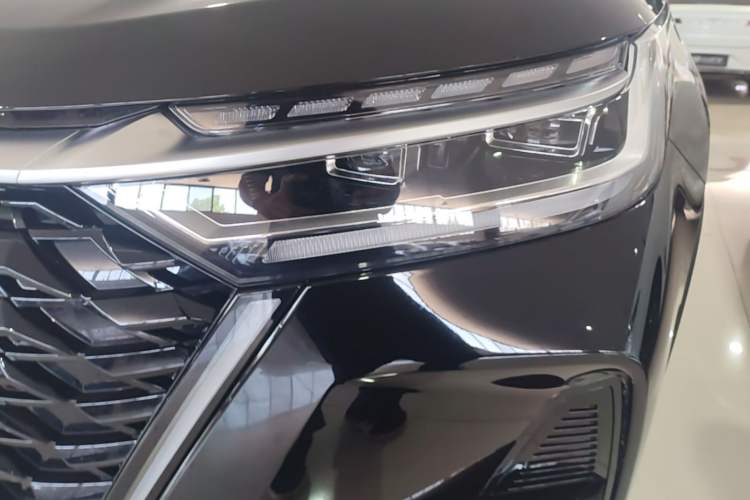 Used Chery Tiggo 8 PRO 2025 290T Two-Wheel-Drive Luxury Edition Left Front Headlight