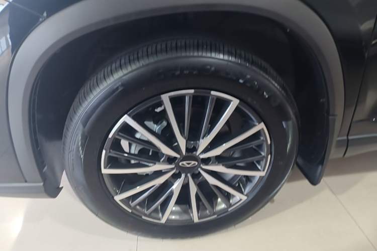 Used Chery Tiggo 8 PRO 2025 290T Two-Wheel-Drive Luxury Edition Left Front Wheel Hub