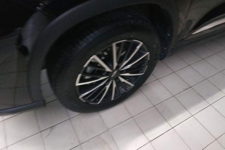 Used Chery Tiggo 8 PRO 2025 290T Two-Wheel-Drive Luxury Edition Left Front Wheel Hub