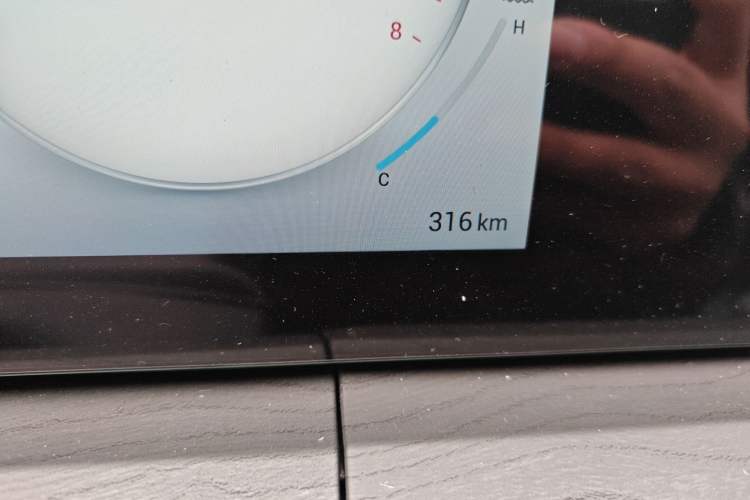 Used Chery Tiggo 8 PRO 2025 290T Two-Wheel-Drive Luxury Edition Odometer Close Up