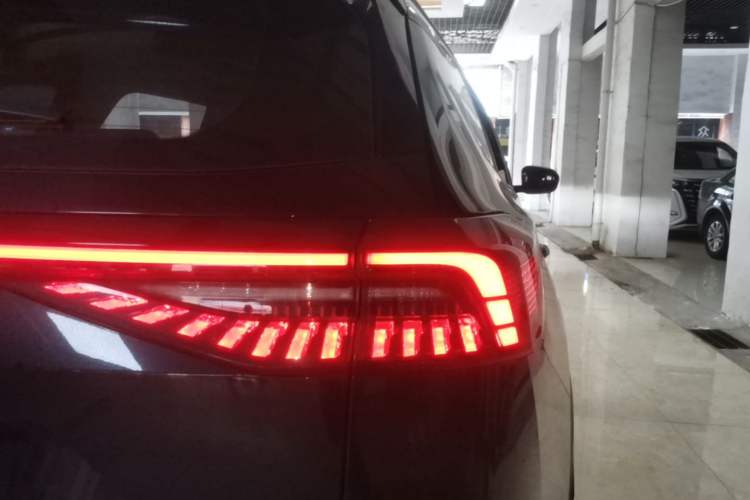 Used Chery Tiggo 8 PRO 2025 290T Two-Wheel-Drive Luxury Edition Right Rear Taillight