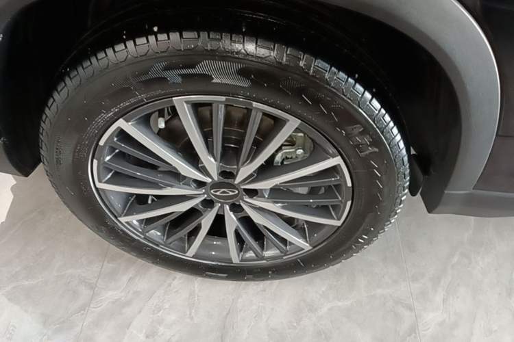 Used Chery Tiggo 8 PRO 2025 290T Two-Wheel-Drive Luxury Edition Right Rear Wheel Hub