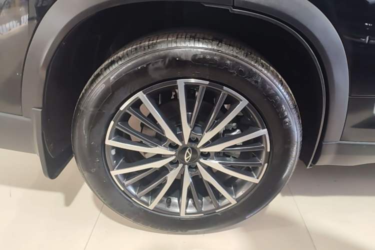 Used Chery Tiggo 8 PRO 2025 290T Two-Wheel-Drive Luxury Edition Right Rear Wheel Hub