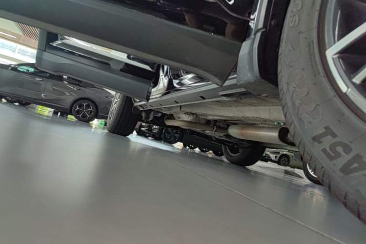 Used Chery Tiggo 8 PRO 2025 290T Two-Wheel-Drive Luxury Edition Right Side Sill
