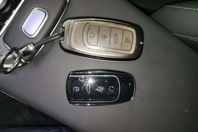 Used Chery Tiggo 8 PRO 2025 290T Two-Wheel-Drive Luxury Edition Vehicle Key
