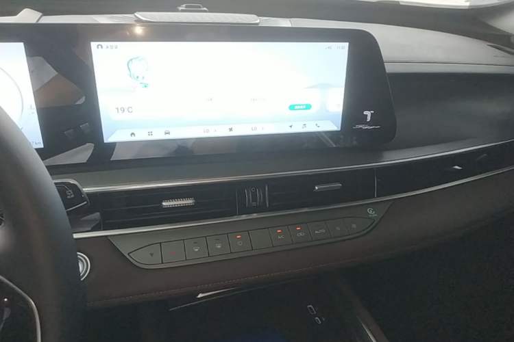 Used Chery Tiggo 8 PRO 2025 290T Two-Wheel Drive Prestige Edition Audio And AC Panel