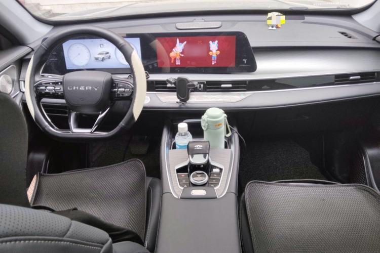 Used Chery Tiggo 8 PRO 2025 290T Two-Wheel-Drive Luxury Edition Center Console