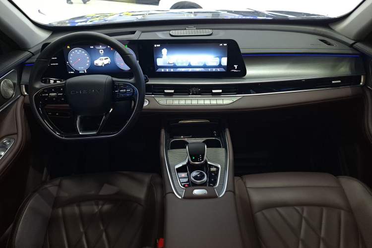 Used Chery Tiggo 8 PRO 2025 290T Two-Wheel Drive Prestige Edition Center Console