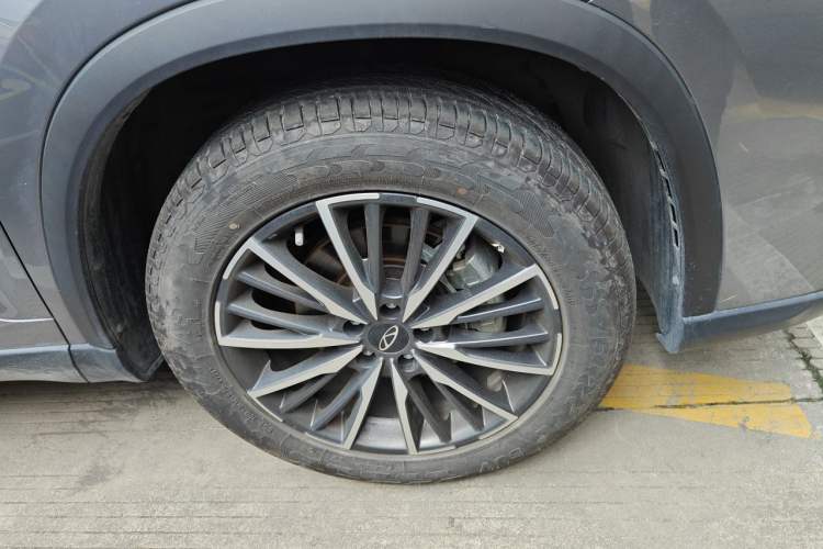 Used Chery Tiggo 8 PRO 2025 290T Two-Wheel Drive Prestige Edition Right Front Wheel Hub