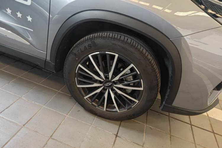 Used Chery Tiggo 8 PRO 2025 290T Two-Wheel Drive Prestige Edition Right Front Wheel Hub