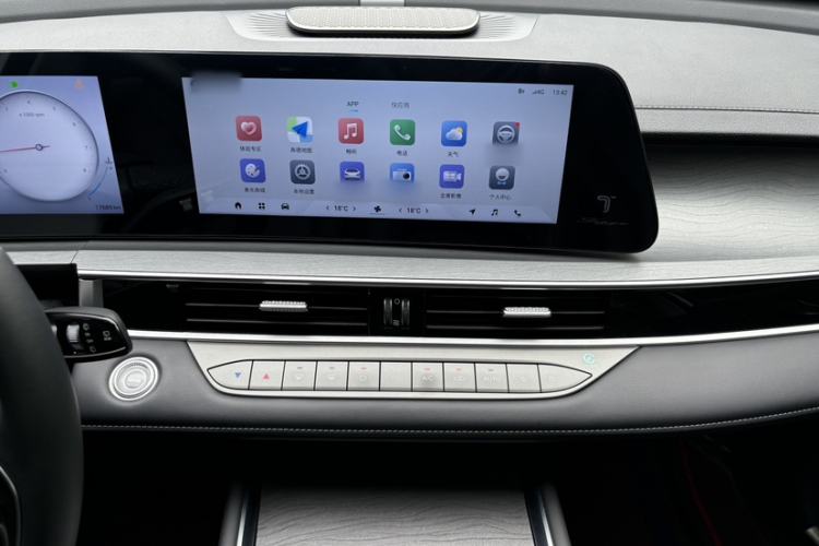 Used Chery Tiggo 8 PRO 2025 290T Two-Wheel-Drive Luxury Edition Audio And AC Panel