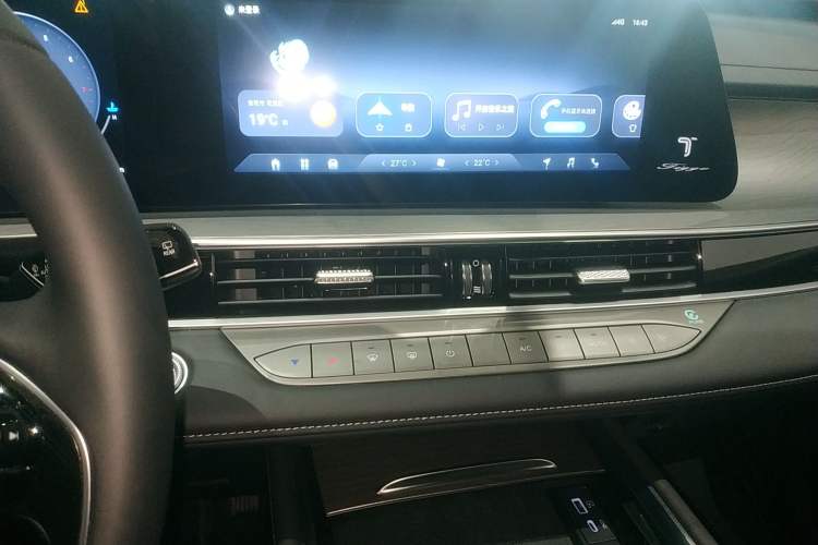 Used Chery Tiggo 8 PRO 2025 290T Two-Wheel-Drive Luxury Edition Audio And AC Panel
