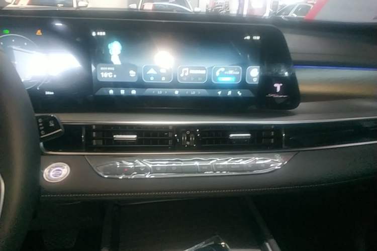 Used Chery Tiggo 8 PRO 2025 290T Two-Wheel-Drive Luxury Edition Audio And AC Panel