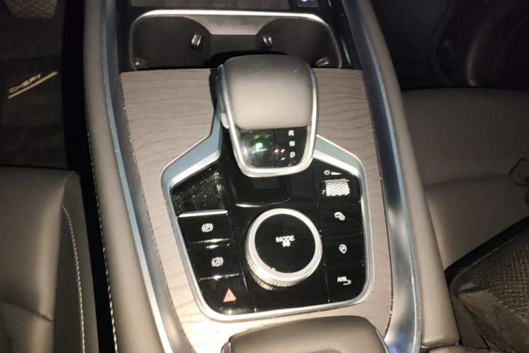 Used Chery Tiggo 8 PRO 2025 290T Two-Wheel-Drive Luxury Edition Gear Lever