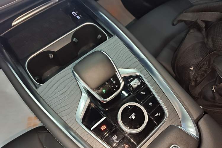 Used Chery Tiggo 8 PRO 2025 290T Two-Wheel-Drive Luxury Edition Gear Lever