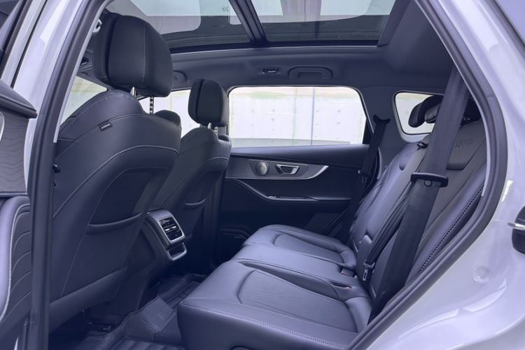 Used Chery Tiggo 8 PRO 2025 290T Two-Wheel-Drive Luxury Edition Interior 1