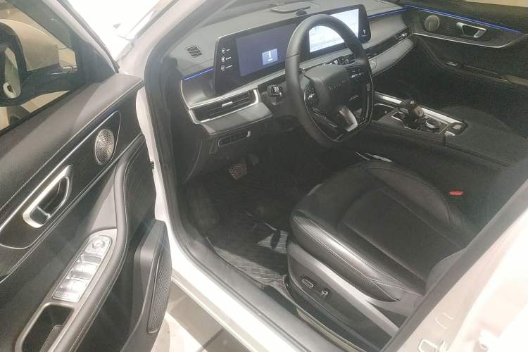 Used Chery Tiggo 8 PRO 2025 290T Two-Wheel-Drive Luxury Edition Interior 3