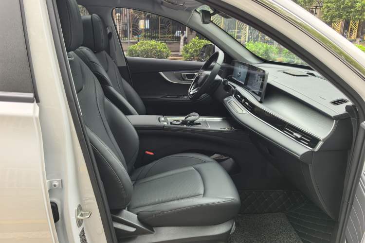 Used Chery Tiggo 8 PRO 2025 290T Two-Wheel-Drive Luxury Edition Interior 9