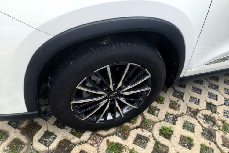 Used Chery Tiggo 8 PRO 2025 290T Two-Wheel Drive Prestige Edition Left Front Wheel Hub