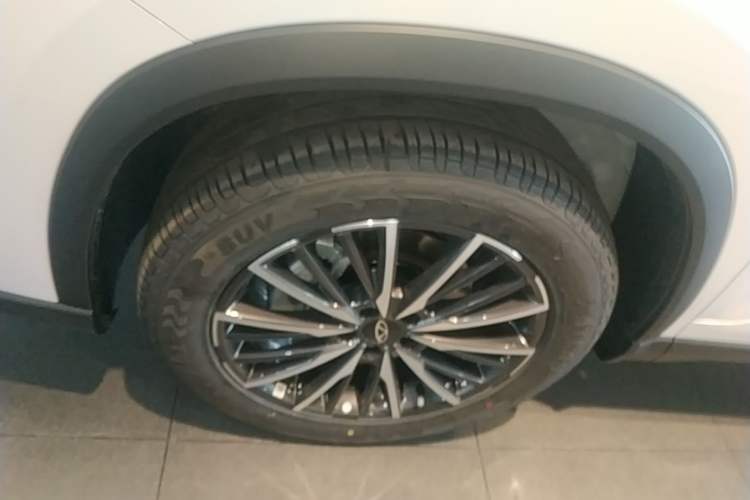 Used Chery Tiggo 8 PRO 2025 290T Two-Wheel-Drive Luxury Edition Left Front Wheel Hub