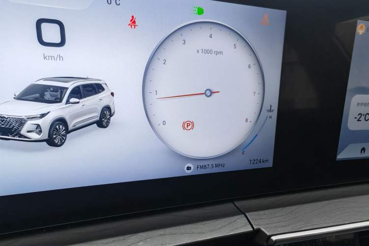 Used Chery Tiggo 8 PRO 2025 290T Two-Wheel-Drive Luxury Edition Odometer Close Up