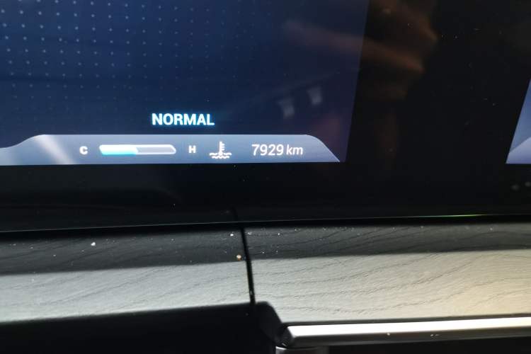 Used Chery Tiggo 8 PRO 2025 290T Two-Wheel-Drive Luxury Edition Odometer Close Up